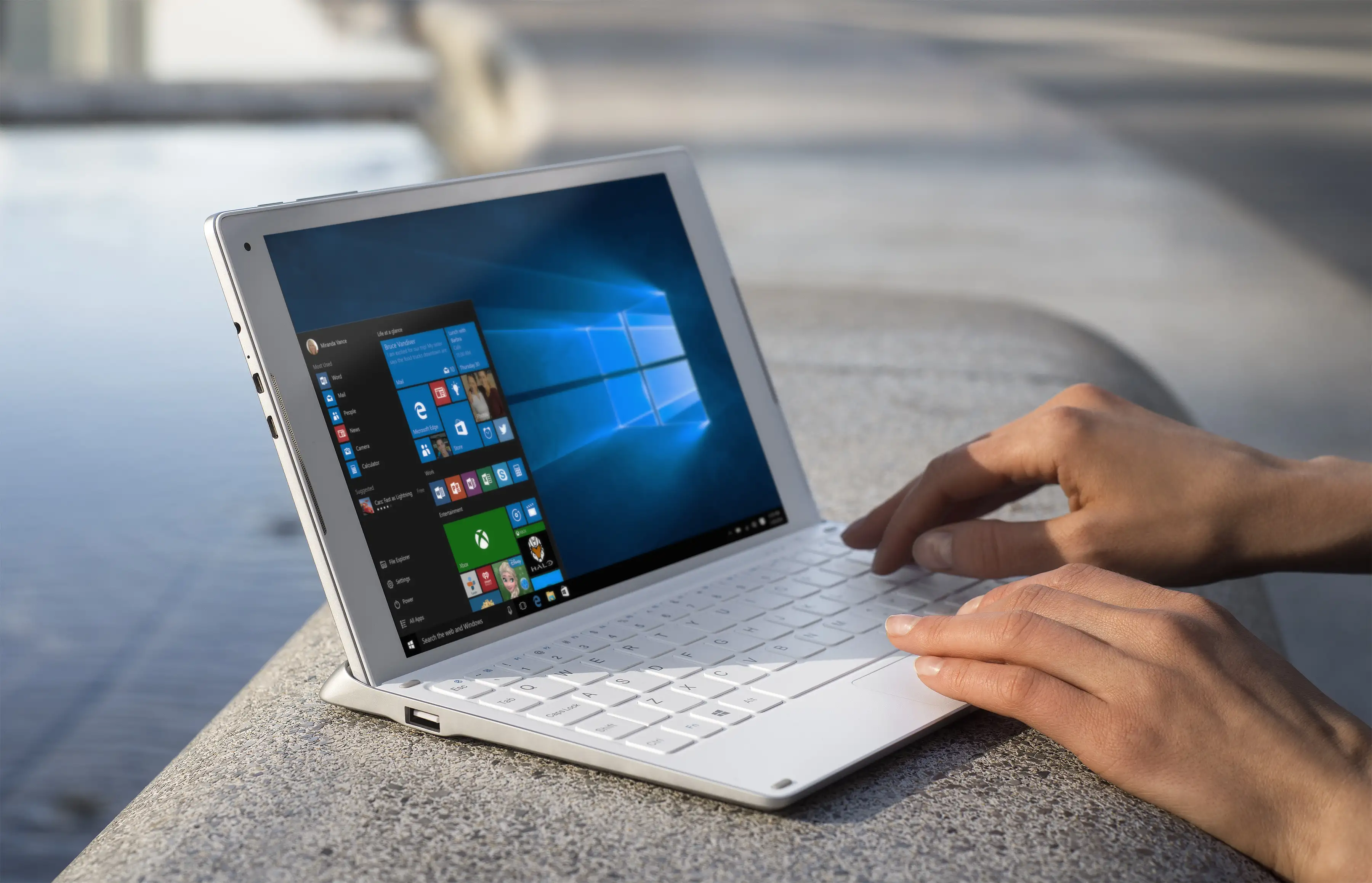 Ноутбук с установленной Windows 10